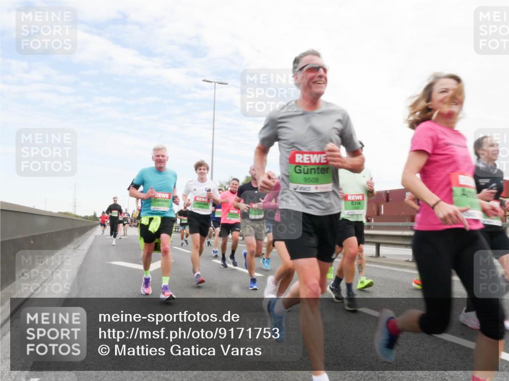 03.10.2025 - Köhlbrandbrückenlauf Matties Gatica Varas http://msf.ph/oto/9171753 03.10.2025 15:18:07 Position 3 9508 meine-sportfotos.de