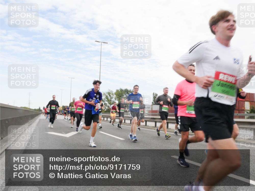 03.10.2025 - Köhlbrandbrückenlauf Matties Gatica Varas http://msf.ph/oto/9171759 03.10.2025 15:18:08 Position 3  meine-sportfotos.de