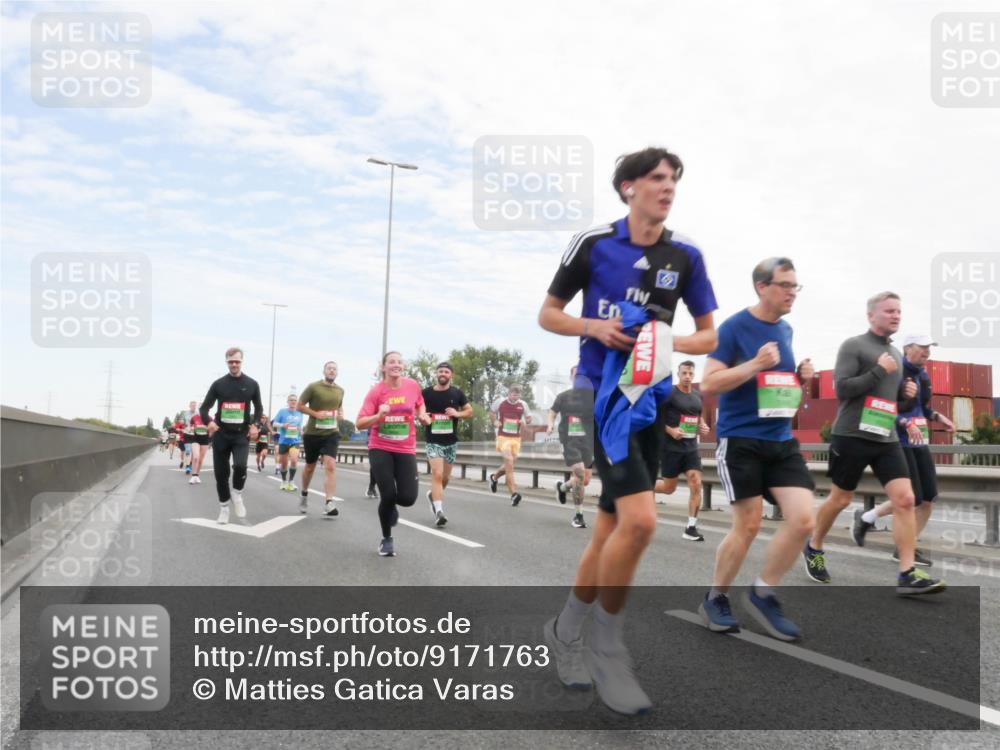 03.10.2025 - Köhlbrandbrückenlauf Matties Gatica Varas http://msf.ph/oto/9171763 03.10.2025 15:18:09 Position 3  meine-sportfotos.de