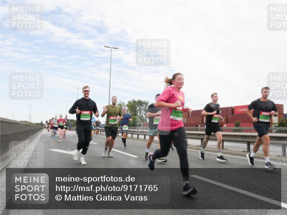03.10.2025 - Köhlbrandbrückenlauf Matties Gatica Varas http://msf.ph/oto/9171765 03.10.2025 15:18:10 Position 3  meine-sportfotos.de