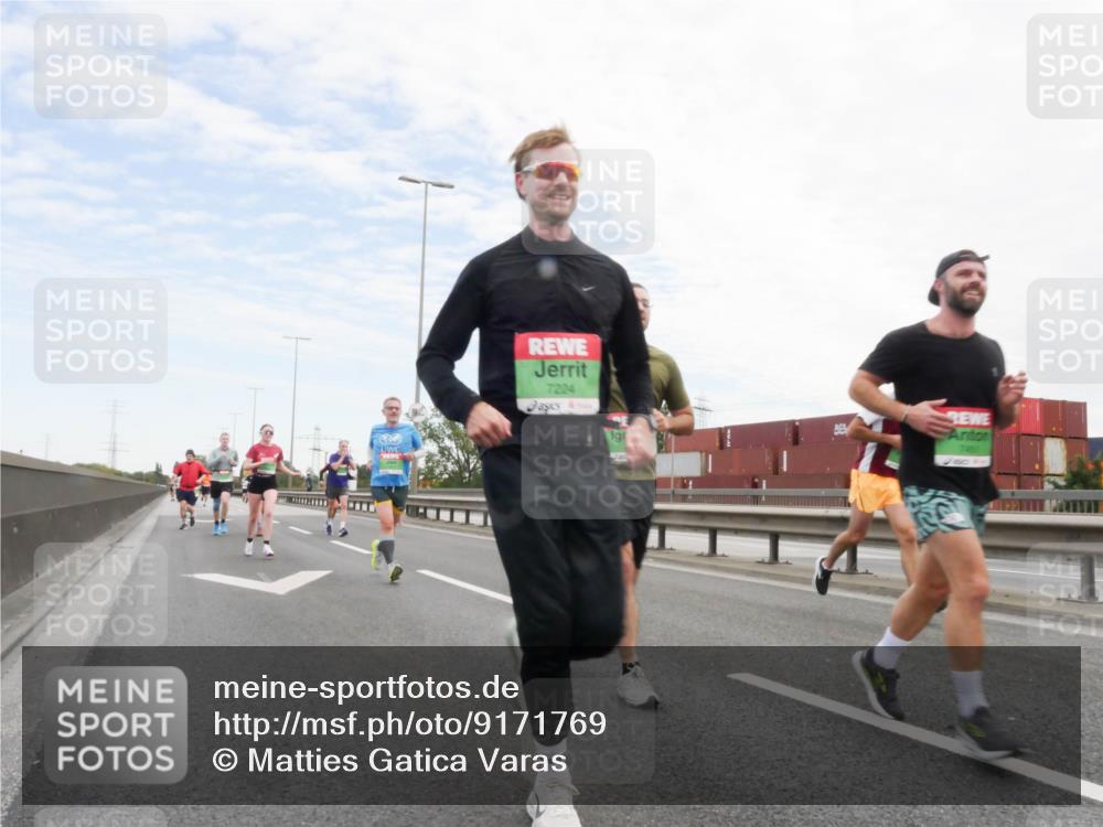03.10.2025 - Köhlbrandbrückenlauf Matties Gatica Varas http://msf.ph/oto/9171769 03.10.2025 15:18:11 Position 3 302, 7224 meine-sportfotos.de