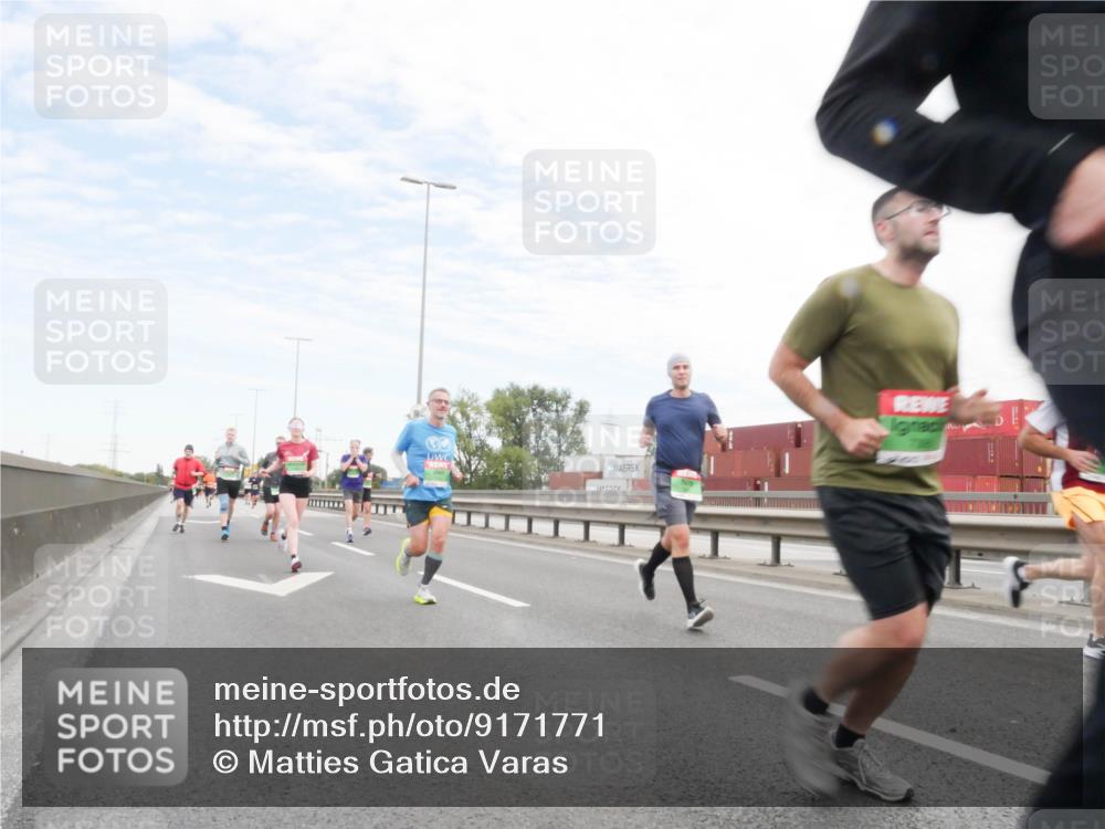 03.10.2025 - Köhlbrandbrückenlauf Matties Gatica Varas http://msf.ph/oto/9171771 03.10.2025 15:18:12 Position 3 3 meine-sportfotos.de