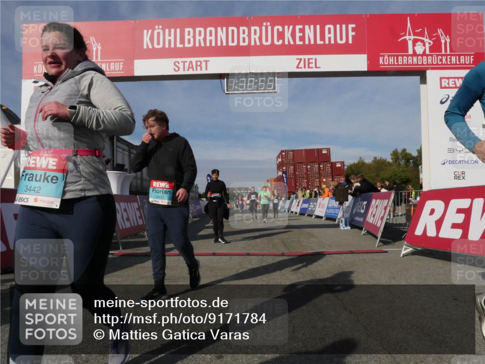 03.10.2025 - Köhlbrandbrückenlauf Matties Gatica Varas http://msf.ph/oto/9171784 03.10.2025 10:38:57 Ziel 2279, 2434, 2575, 2756, 3040, 3412, 3413, 3475 meine-sportfotos.de