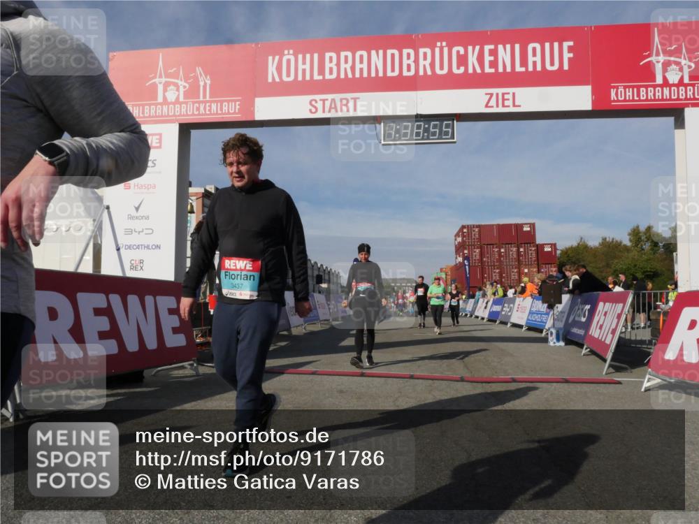 03.10.2025 - Köhlbrandbrückenlauf Matties Gatica Varas http://msf.ph/oto/9171786 03.10.2025 10:38:57 Ziel 2279, 2434, 2575, 2756, 3040, 3412, 3413, 3475 meine-sportfotos.de