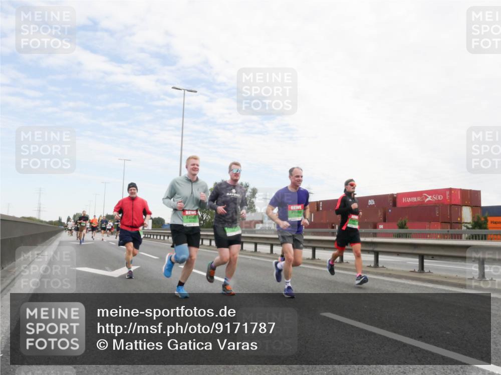 03.10.2025 - Köhlbrandbrückenlauf Matties Gatica Varas http://msf.ph/oto/9171787 03.10.2025 15:18:15 Position 3  meine-sportfotos.de