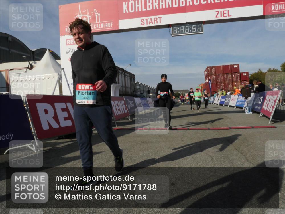03.10.2025 - Köhlbrandbrückenlauf Matties Gatica Varas http://msf.ph/oto/9171788 03.10.2025 10:38:58 Ziel 2434, 2575, 2756, 3040, 3412, 3413, 3475 meine-sportfotos.de