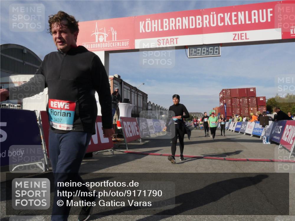 03.10.2025 - Köhlbrandbrückenlauf Matties Gatica Varas http://msf.ph/oto/9171790 03.10.2025 10:38:58 Ziel 2434, 2575, 2756, 3040, 3412, 3413, 3475 meine-sportfotos.de