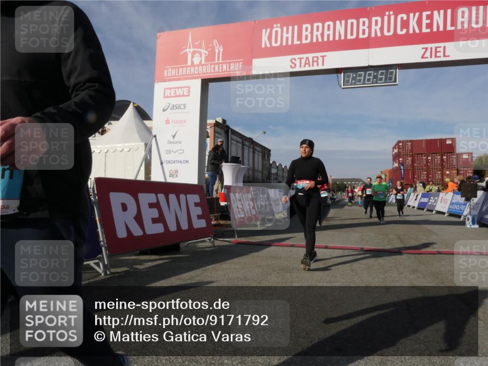03.10.2025 - Köhlbrandbrückenlauf Matties Gatica Varas http://msf.ph/oto/9171792 03.10.2025 10:38:59 Ziel 2434, 2438, 2575, 2756, 3040, 3412, 3413, 3475 meine-sportfotos.de