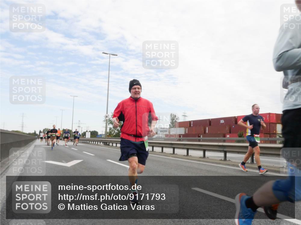 03.10.2025 - Köhlbrandbrückenlauf Matties Gatica Varas http://msf.ph/oto/9171793 03.10.2025 15:18:17 Position 3  meine-sportfotos.de