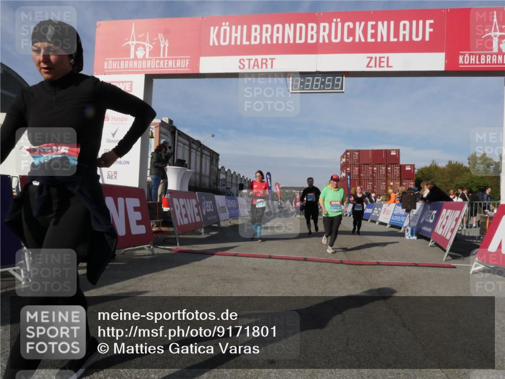 03.10.2025 - Köhlbrandbrückenlauf Matties Gatica Varas http://msf.ph/oto/9171801 03.10.2025 10:39:00 Ziel 2434, 2438, 2575, 2756, 3040, 3412, 3413, 3475, 3733 meine-sportfotos.de