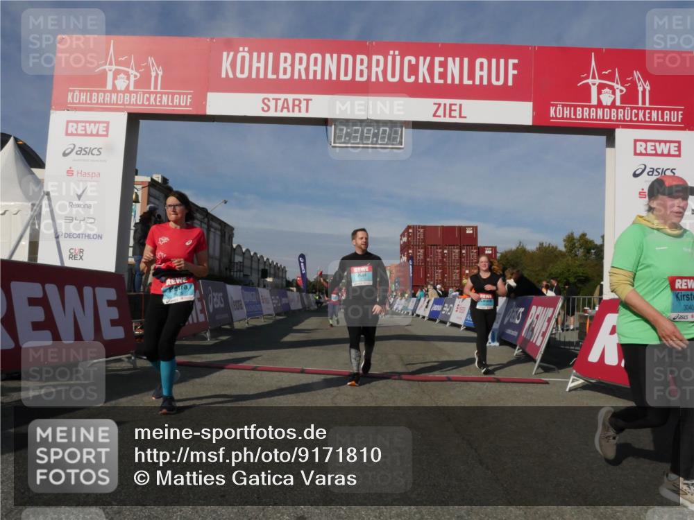 03.10.2025 - Köhlbrandbrückenlauf Matties Gatica Varas http://msf.ph/oto/9171810 03.10.2025 10:39:03 Ziel 1880, 2434, 2438, 2756, 3412, 3413, 3433, 3733 meine-sportfotos.de