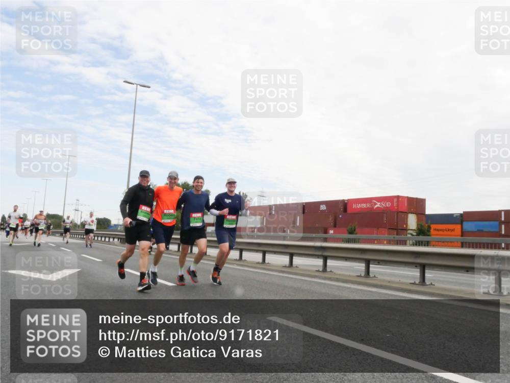 03.10.2025 - Köhlbrandbrückenlauf Matties Gatica Varas http://msf.ph/oto/9171821 03.10.2025 15:18:24 Position 3  meine-sportfotos.de