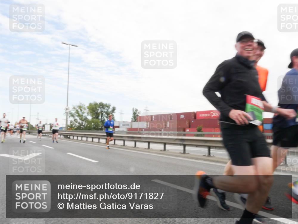 03.10.2025 - Köhlbrandbrückenlauf Matties Gatica Varas http://msf.ph/oto/9171827 03.10.2025 15:18:25 Position 3  meine-sportfotos.de