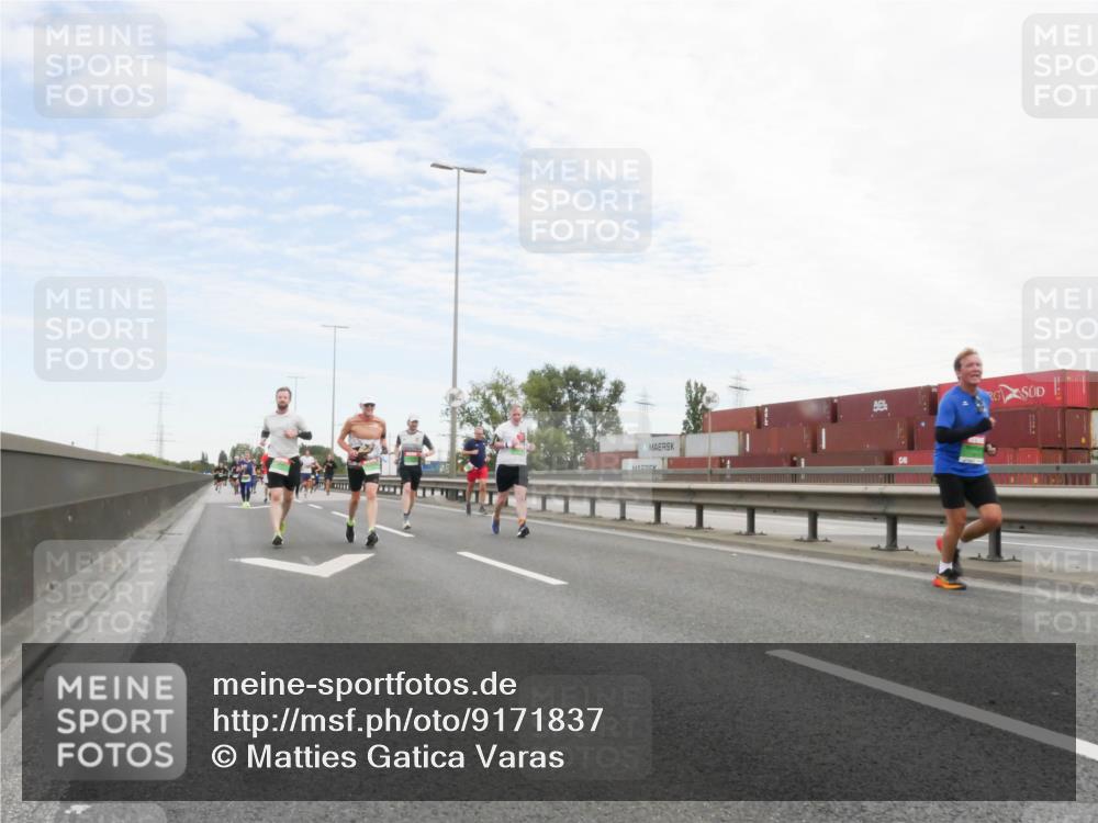 03.10.2025 - Köhlbrandbrückenlauf Matties Gatica Varas http://msf.ph/oto/9171837 03.10.2025 15:18:27 Position 3  meine-sportfotos.de