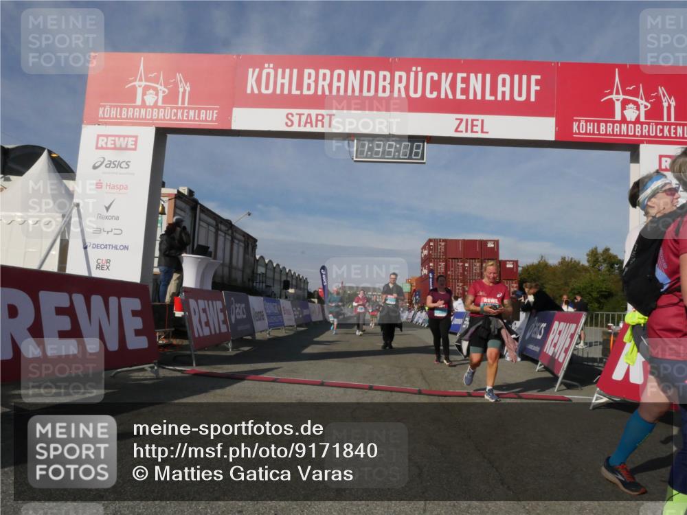 03.10.2025 - Köhlbrandbrückenlauf Matties Gatica Varas http://msf.ph/oto/9171840 03.10.2025 10:39:10 Ziel 1256, 1880, 2378, 2438, 2442, 3130, 3433, 3733 meine-sportfotos.de