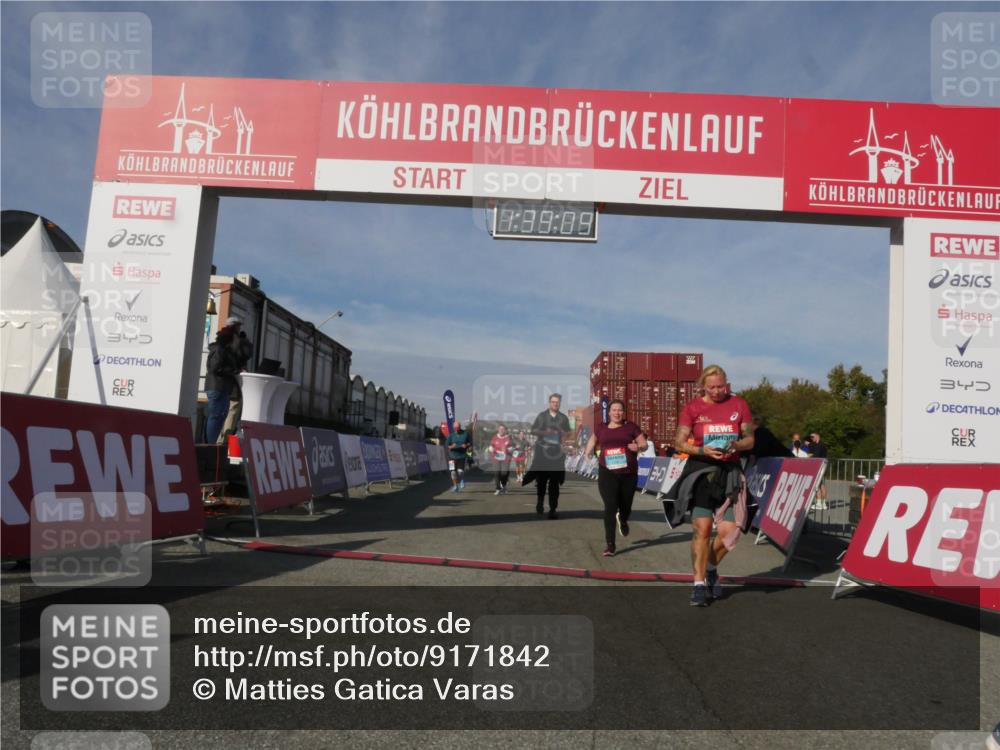 03.10.2025 - Köhlbrandbrückenlauf Matties Gatica Varas http://msf.ph/oto/9171842 03.10.2025 10:39:10 Ziel 1256, 1880, 2378, 2438, 2442, 3130, 3433, 3733 meine-sportfotos.de