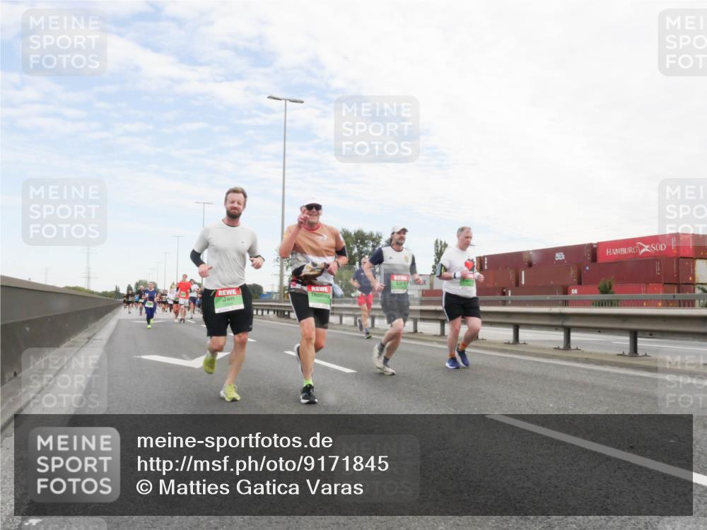 03.10.2025 - Köhlbrandbrückenlauf Matties Gatica Varas http://msf.ph/oto/9171845 03.10.2025 15:18:29 Position 3  meine-sportfotos.de