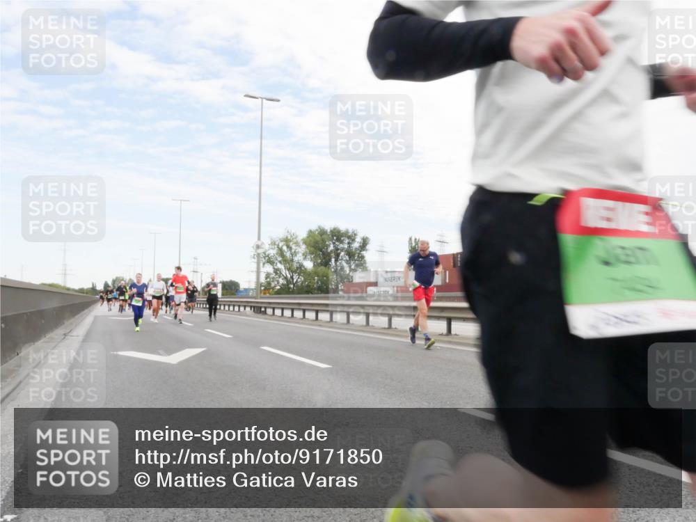 03.10.2025 - Köhlbrandbrückenlauf Matties Gatica Varas http://msf.ph/oto/9171850 03.10.2025 15:18:31 Position 3  meine-sportfotos.de