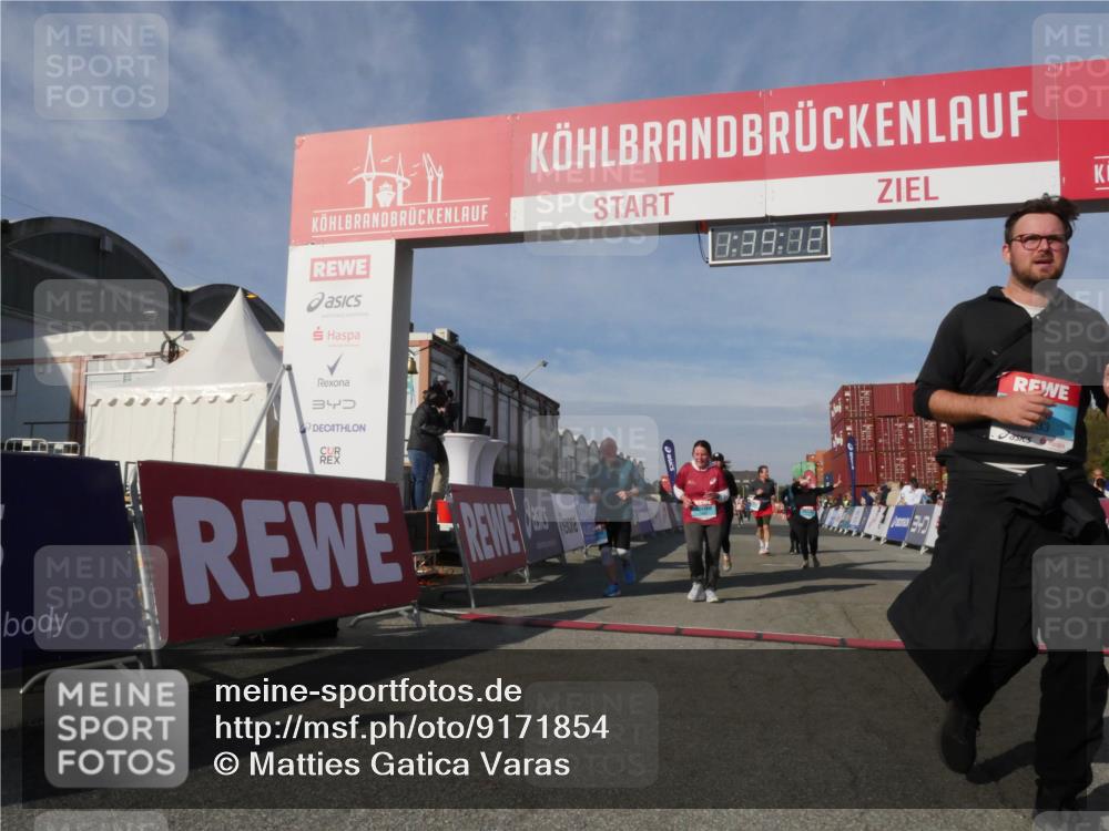 03.10.2025 - Köhlbrandbrückenlauf Matties Gatica Varas http://msf.ph/oto/9171854 03.10.2025 10:39:14 Ziel 1256, 1880, 2261, 2378, 2442, 3130, 3433 meine-sportfotos.de