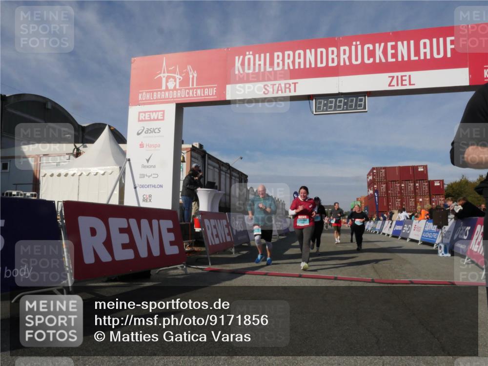 03.10.2025 - Köhlbrandbrückenlauf Matties Gatica Varas http://msf.ph/oto/9171856 03.10.2025 10:39:15 Ziel 1256, 1880, 2261, 2378, 2442, 3130, 3433, 3637, 3639 meine-sportfotos.de
