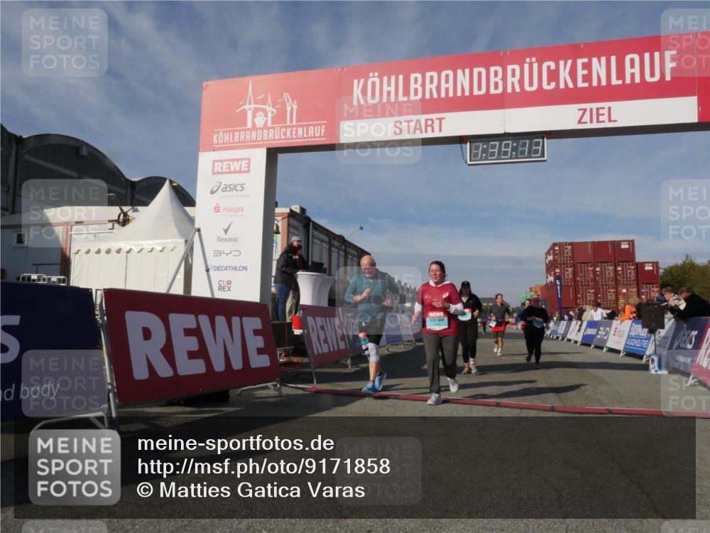03.10.2025 - Köhlbrandbrückenlauf Matties Gatica Varas http://msf.ph/oto/9171858 03.10.2025 10:39:15 Ziel 1256, 1880, 2261, 2378, 2442, 3130, 3433, 3637, 3639 meine-sportfotos.de