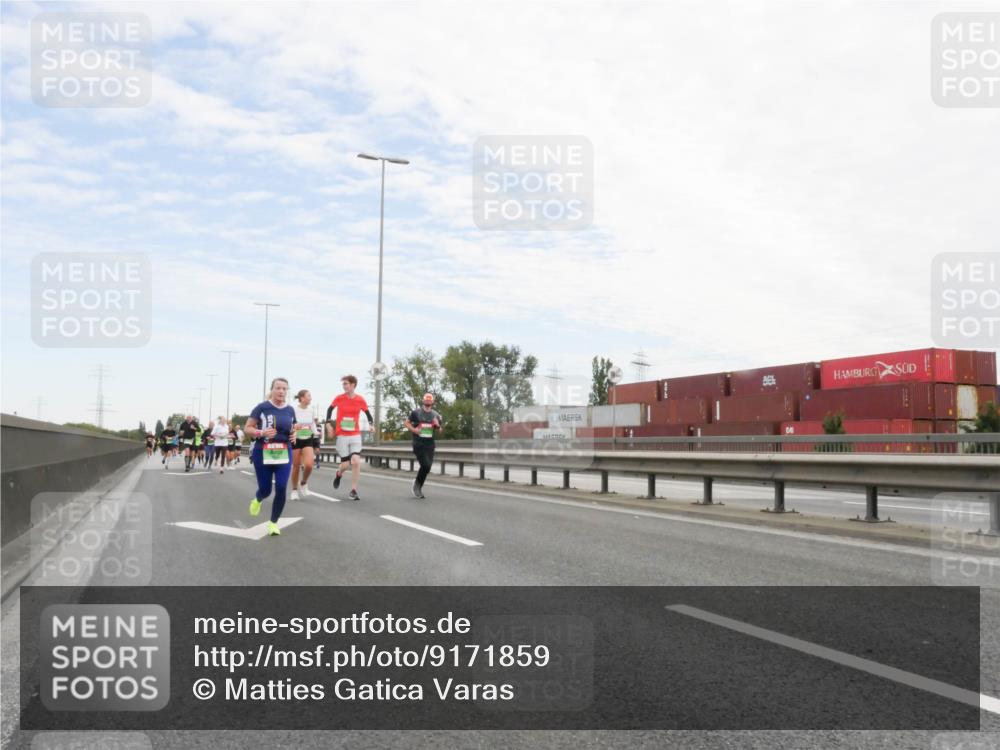 03.10.2025 - Köhlbrandbrückenlauf Matties Gatica Varas http://msf.ph/oto/9171859 03.10.2025 15:18:33 Position 3  meine-sportfotos.de