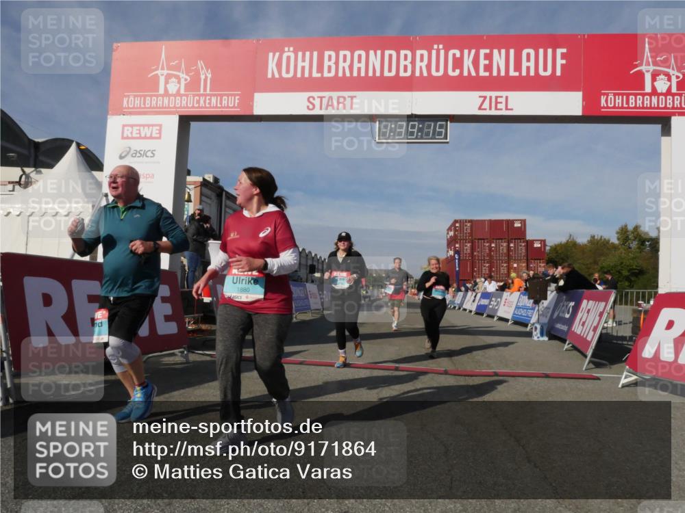 03.10.2025 - Köhlbrandbrückenlauf Matties Gatica Varas http://msf.ph/oto/9171864 03.10.2025 10:39:17 Ziel 1256, 2261, 2442, 3130, 3637, 3639 meine-sportfotos.de