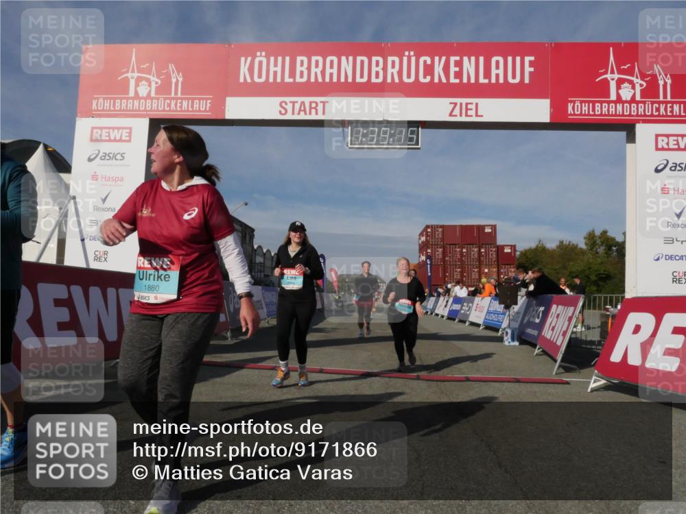 03.10.2025 - Köhlbrandbrückenlauf Matties Gatica Varas http://msf.ph/oto/9171866 03.10.2025 10:39:17 Ziel 1256, 2261, 2442, 3130, 3637, 3639 meine-sportfotos.de