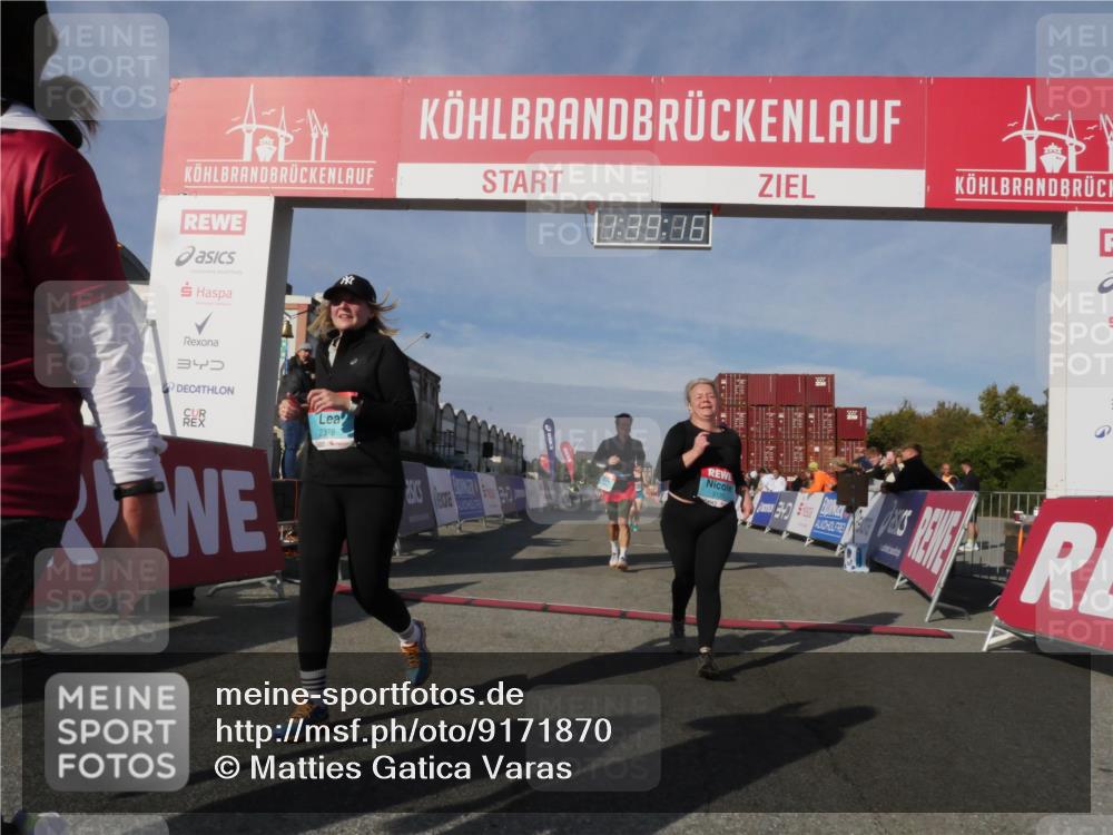 03.10.2025 - Köhlbrandbrückenlauf Matties Gatica Varas http://msf.ph/oto/9171870 03.10.2025 10:39:18 Ziel 1256, 2261, 2442, 3637, 3639 meine-sportfotos.de