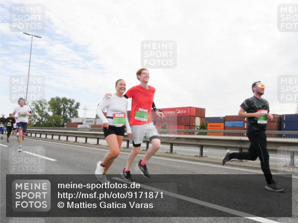 03.10.2025 - Köhlbrandbrückenlauf Matties Gatica Varas http://msf.ph/oto/9171871 03.10.2025 15:18:36 Position 3 9752, 9753 meine-sportfotos.de