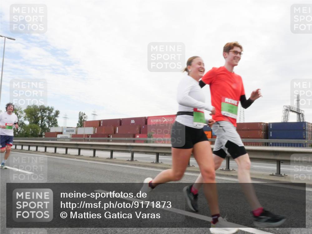 03.10.2025 - Köhlbrandbrückenlauf Matties Gatica Varas http://msf.ph/oto/9171873 03.10.2025 15:18:36 Position 3  meine-sportfotos.de