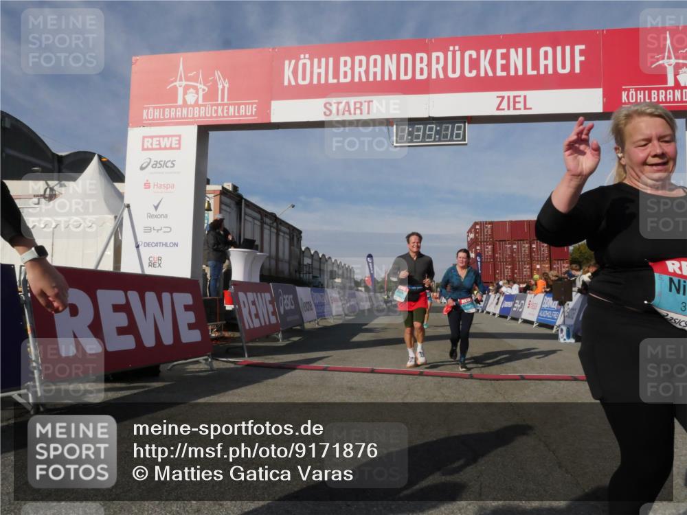 03.10.2025 - Köhlbrandbrückenlauf Matties Gatica Varas http://msf.ph/oto/9171876 03.10.2025 10:39:19 Ziel 1256, 2261, 2442, 3637, 3639 meine-sportfotos.de