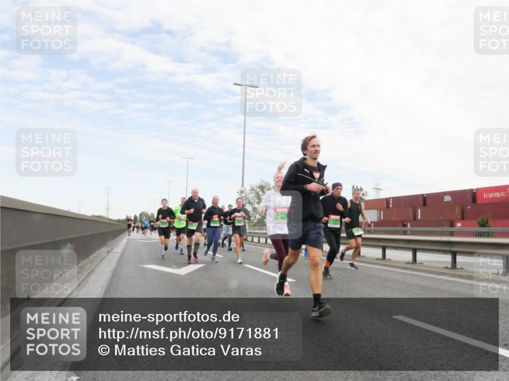 03.10.2025 - Köhlbrandbrückenlauf Matties Gatica Varas http://msf.ph/oto/9171881 03.10.2025 15:18:39 Position 3  meine-sportfotos.de