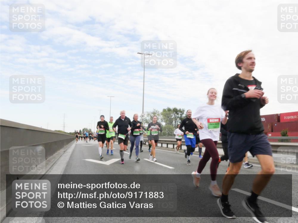 03.10.2025 - Köhlbrandbrückenlauf Matties Gatica Varas http://msf.ph/oto/9171883 03.10.2025 15:18:40 Position 3  meine-sportfotos.de