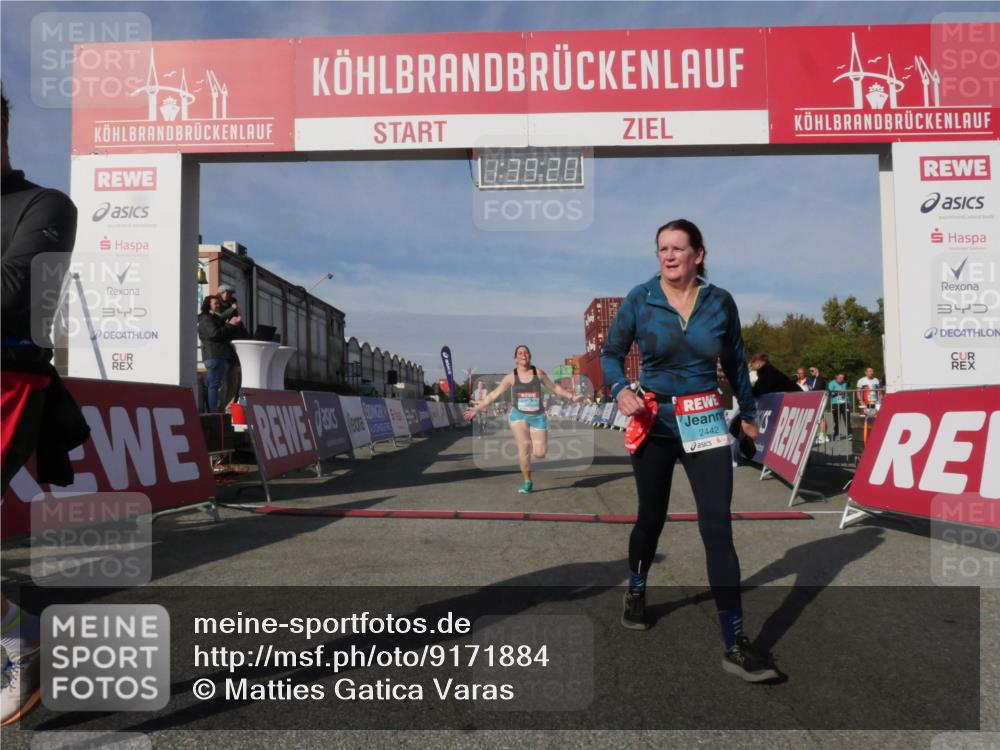 03.10.2025 - Köhlbrandbrückenlauf Matties Gatica Varas http://msf.ph/oto/9171884 03.10.2025 10:39:22 Ziel 2261, 3637, 3639 meine-sportfotos.de