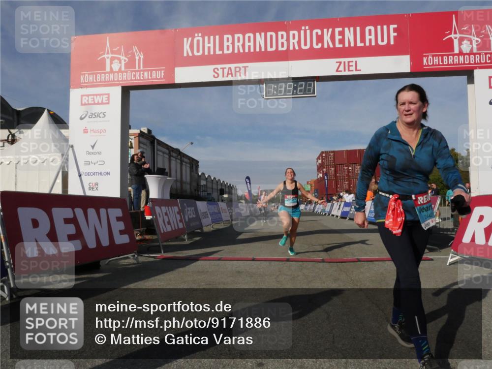 03.10.2025 - Köhlbrandbrückenlauf Matties Gatica Varas http://msf.ph/oto/9171886 03.10.2025 10:39:22 Ziel 2261, 3637, 3639 meine-sportfotos.de