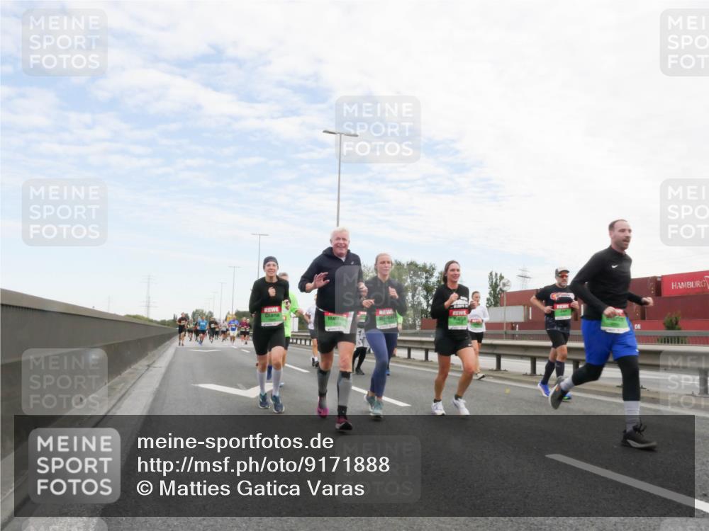 03.10.2025 - Köhlbrandbrückenlauf Matties Gatica Varas http://msf.ph/oto/9171888 03.10.2025 15:18:41 Position 3  meine-sportfotos.de