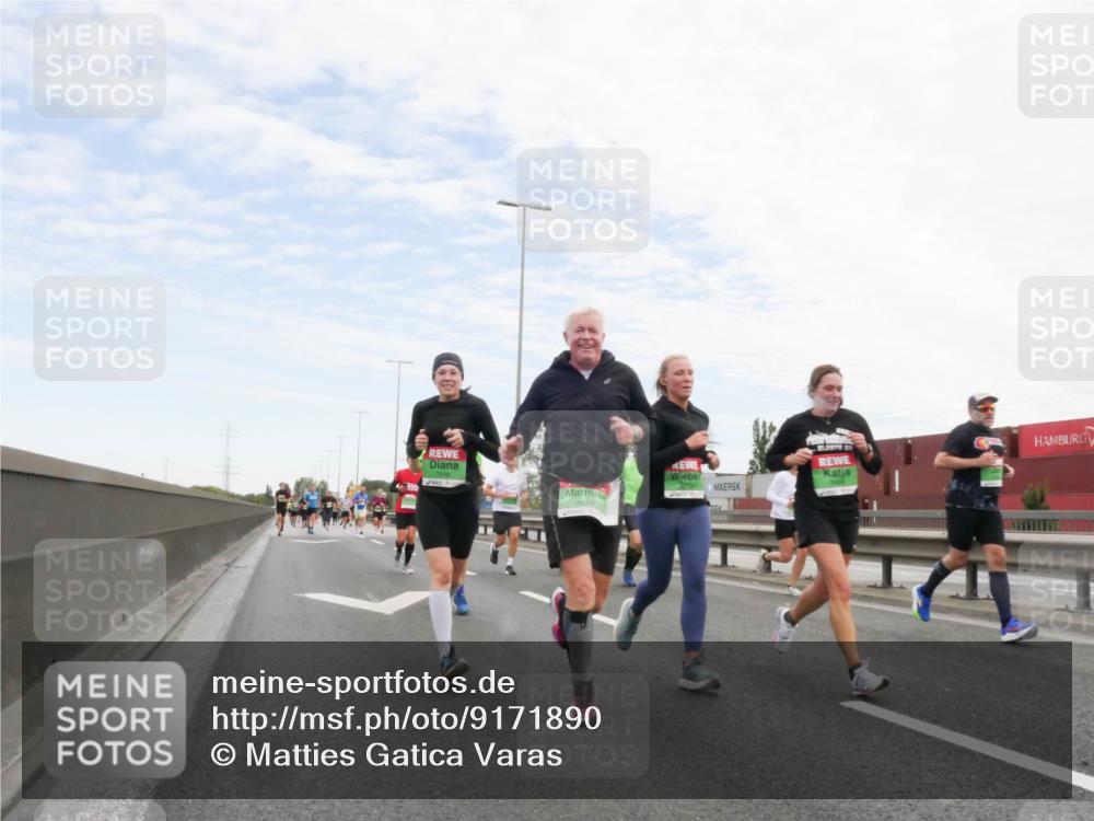 03.10.2025 - Köhlbrandbrückenlauf Matties Gatica Varas http://msf.ph/oto/9171890 03.10.2025 15:18:41 Position 3 9418 meine-sportfotos.de