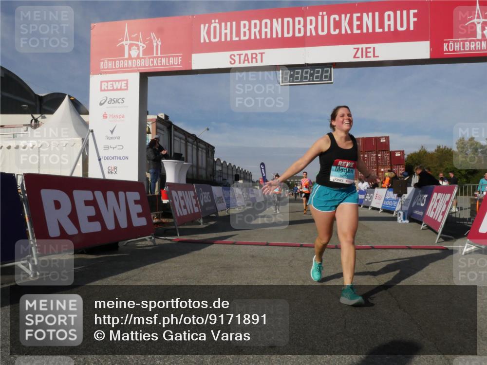 03.10.2025 - Köhlbrandbrückenlauf Matties Gatica Varas http://msf.ph/oto/9171891 03.10.2025 10:39:24 Ziel 3286, 3637, 3639 meine-sportfotos.de