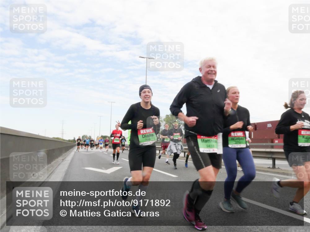 03.10.2025 - Köhlbrandbrückenlauf Matties Gatica Varas http://msf.ph/oto/9171892 03.10.2025 15:18:42 Position 3 7648, 9418 meine-sportfotos.de