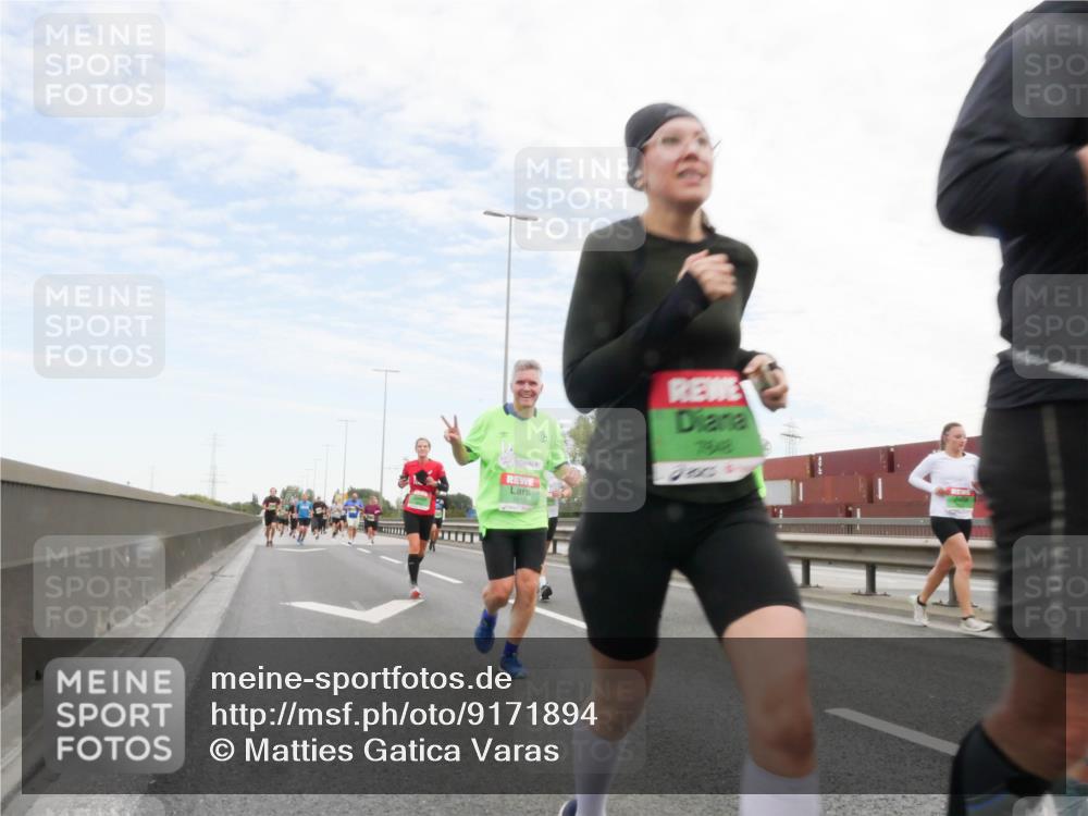 03.10.2025 - Köhlbrandbrückenlauf Matties Gatica Varas http://msf.ph/oto/9171894 03.10.2025 15:18:42 Position 3  meine-sportfotos.de