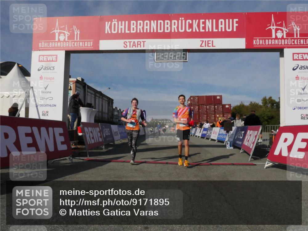 03.10.2025 - Köhlbrandbrückenlauf Matties Gatica Varas http://msf.ph/oto/9171895 03.10.2025 10:39:27 Ziel 3286, 3637, 3639 meine-sportfotos.de