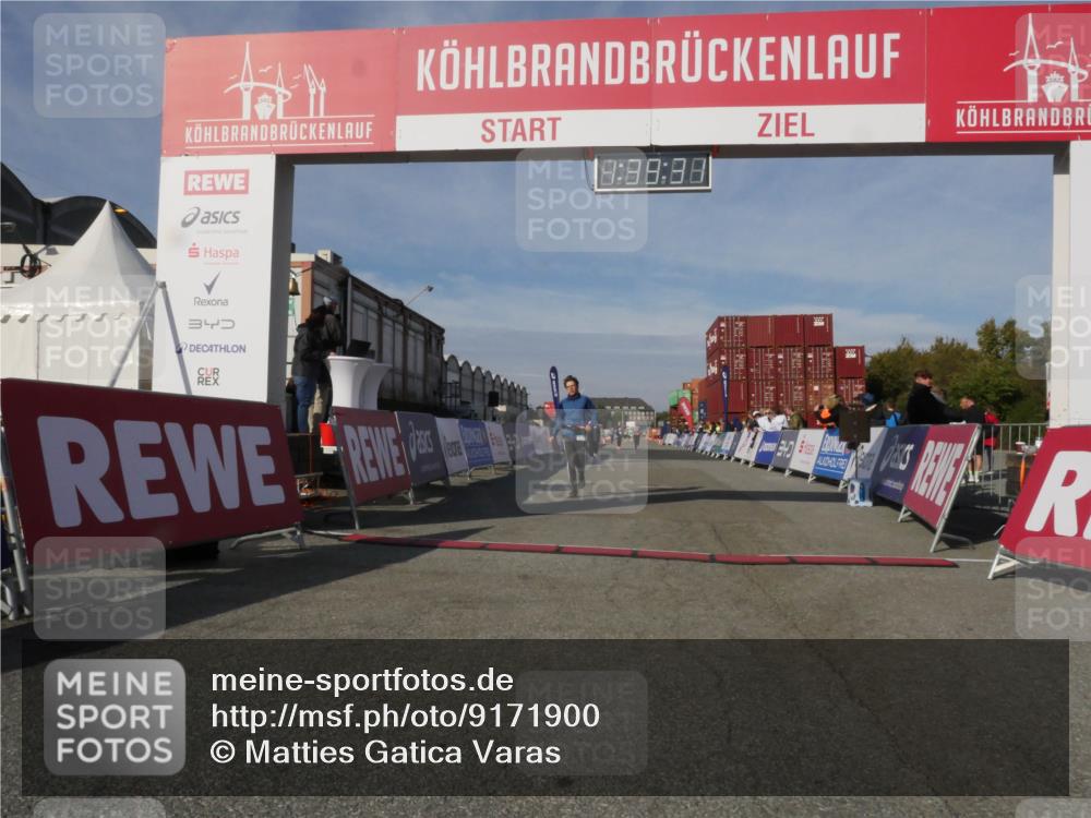 03.10.2025 - Köhlbrandbrückenlauf Matties Gatica Varas http://msf.ph/oto/9171900 03.10.2025 10:39:33 Ziel 2014, 3286, 3543 meine-sportfotos.de