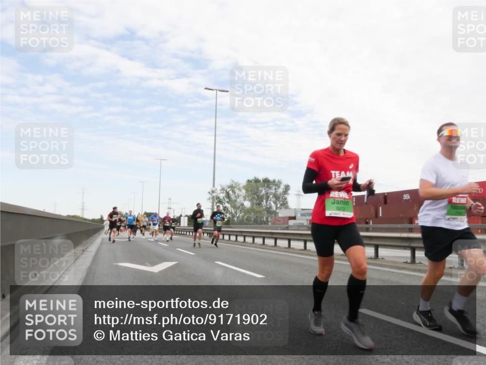 03.10.2025 - Köhlbrandbrückenlauf Matties Gatica Varas http://msf.ph/oto/9171902 03.10.2025 15:18:45 Position 3 3072 meine-sportfotos.de
