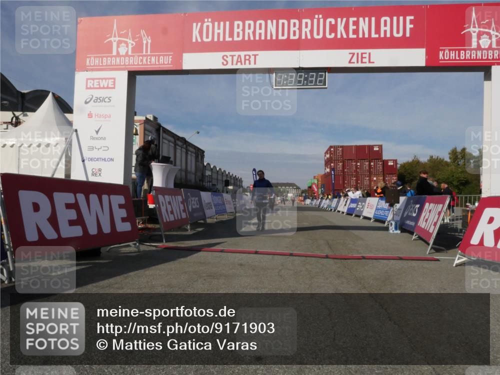 03.10.2025 - Köhlbrandbrückenlauf Matties Gatica Varas http://msf.ph/oto/9171903 03.10.2025 10:39:34 Ziel 2014, 3286, 3543 meine-sportfotos.de