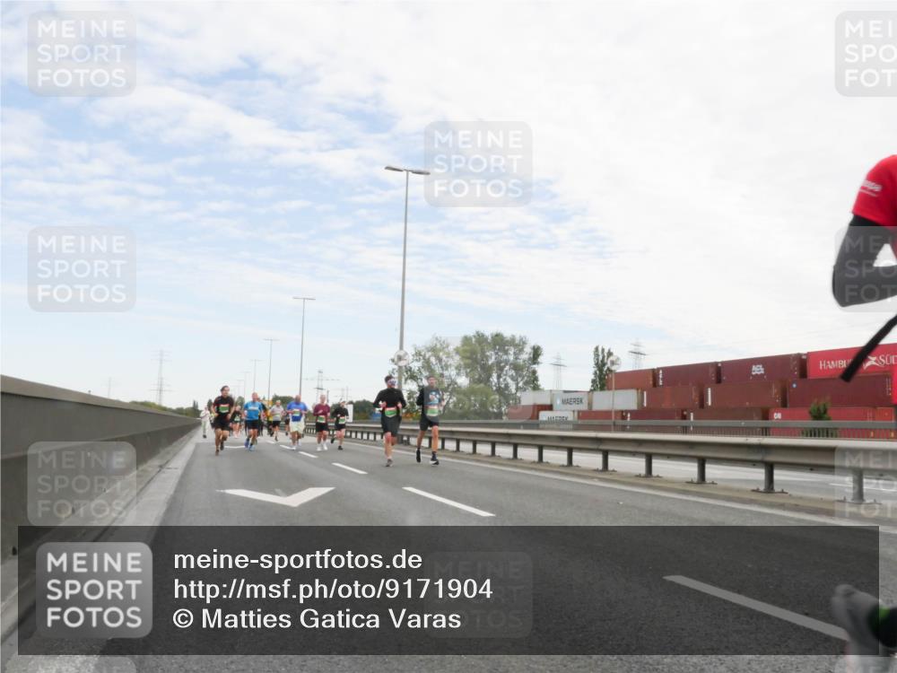 03.10.2025 - Köhlbrandbrückenlauf Matties Gatica Varas http://msf.ph/oto/9171904 03.10.2025 15:18:45 Position 3  meine-sportfotos.de
