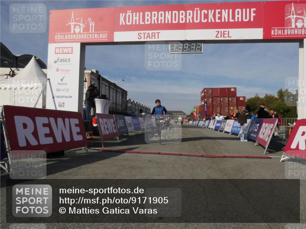 03.10.2025 - Köhlbrandbrückenlauf Matties Gatica Varas http://msf.ph/oto/9171905 03.10.2025 10:39:34 Ziel 2014, 3286, 3543 meine-sportfotos.de