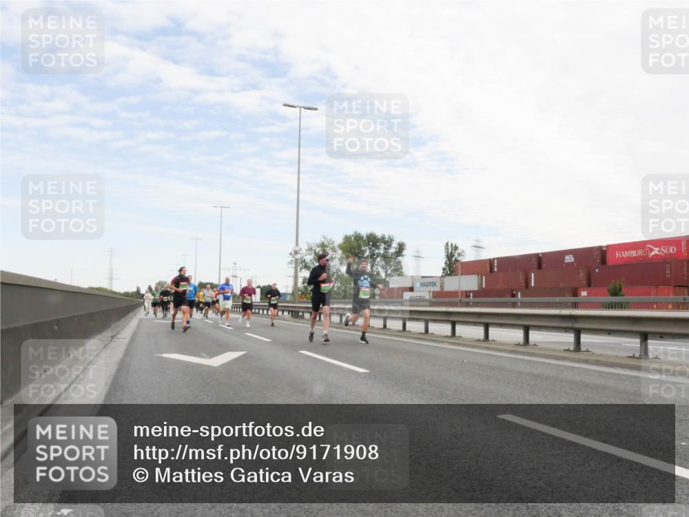 03.10.2025 - Köhlbrandbrückenlauf Matties Gatica Varas http://msf.ph/oto/9171908 03.10.2025 15:18:46 Position 3  meine-sportfotos.de