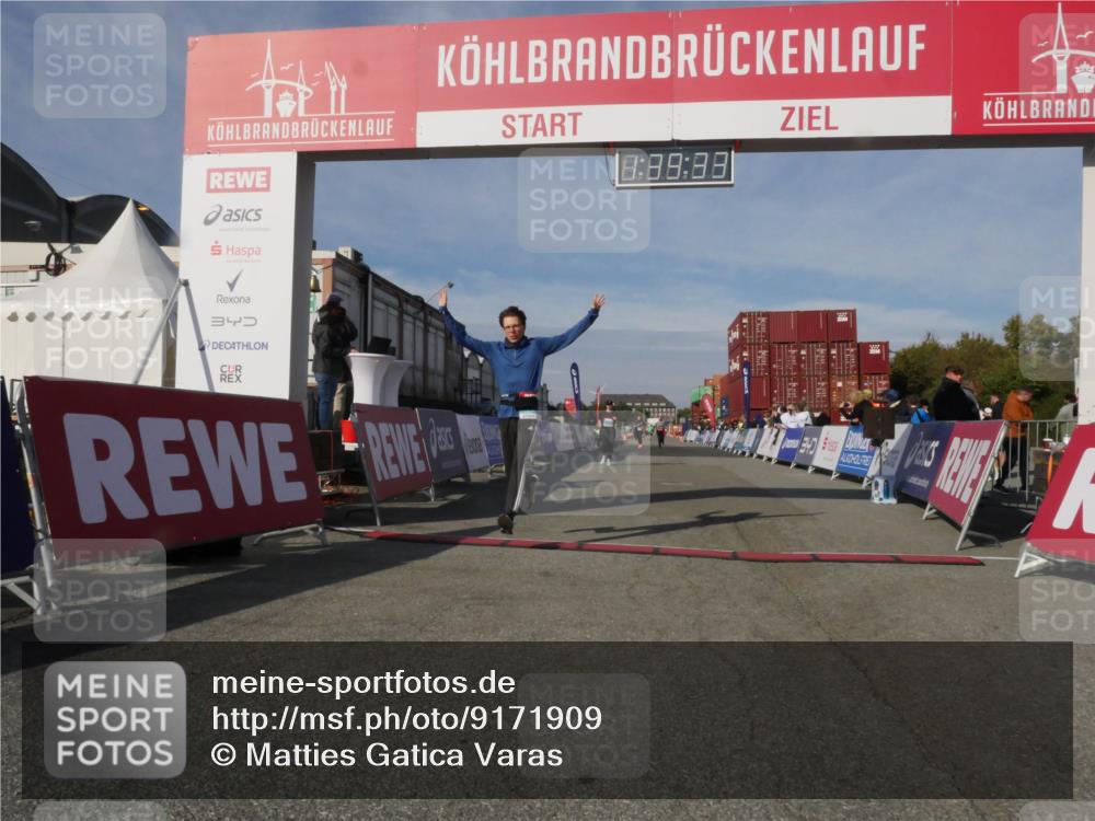 03.10.2025 - Köhlbrandbrückenlauf Matties Gatica Varas http://msf.ph/oto/9171909 03.10.2025 10:39:35 Ziel 2014, 3286, 3543 meine-sportfotos.de