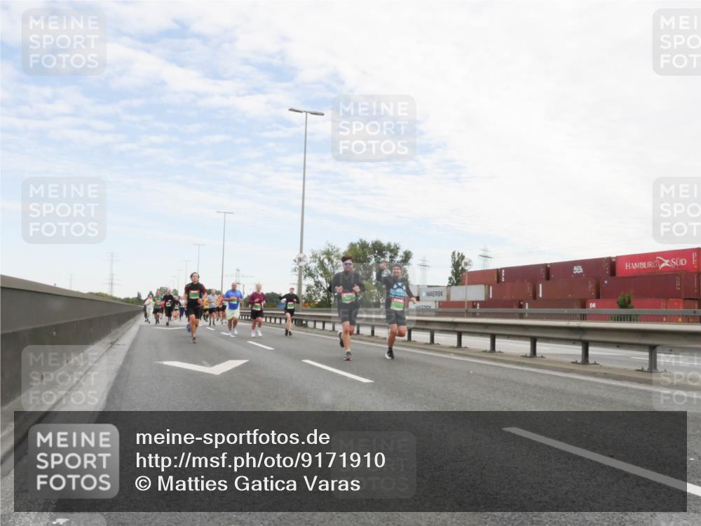 03.10.2025 - Köhlbrandbrückenlauf Matties Gatica Varas http://msf.ph/oto/9171910 03.10.2025 15:18:47 Position 3  meine-sportfotos.de